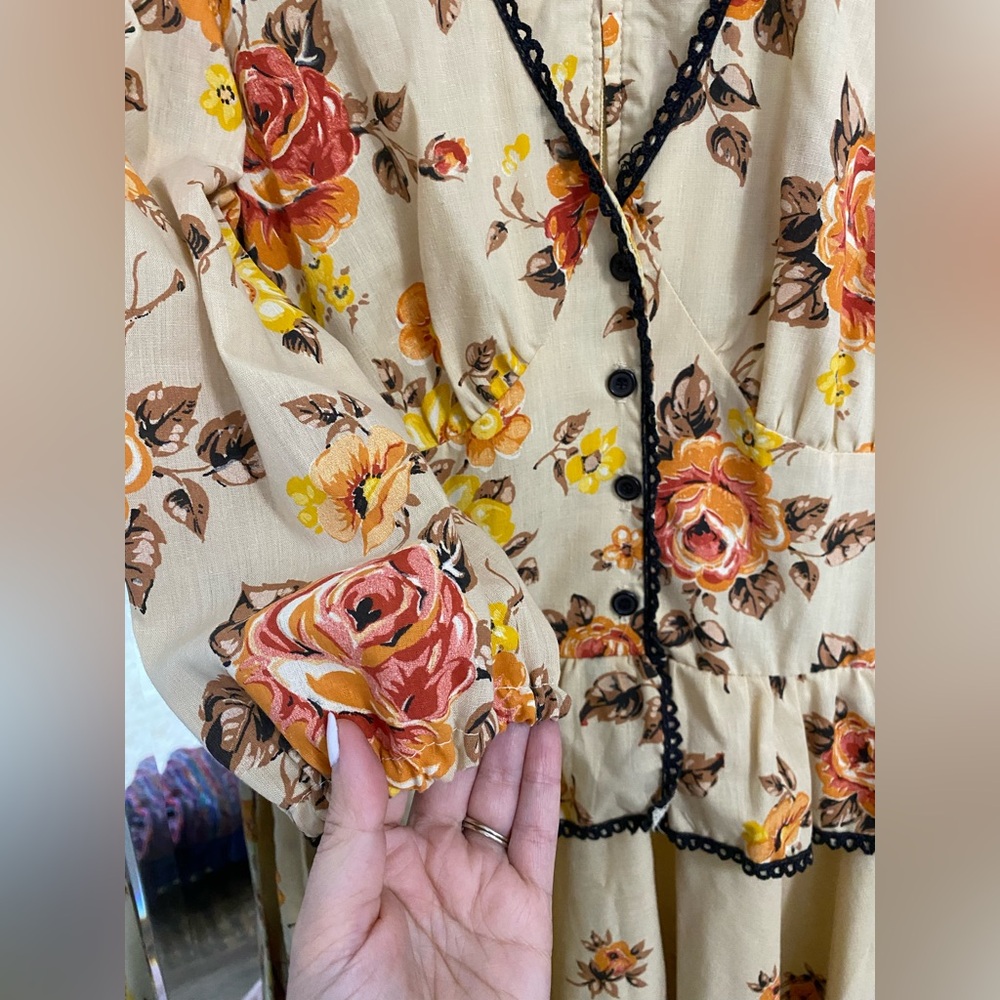 Gorgeous 70’s vintage floral dress - Picture 3 of 9